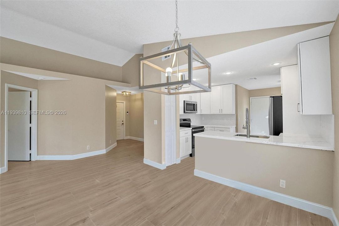 На продажу: $640,000 (2 спален, 2 ванн, 1236 Квадратных фут)