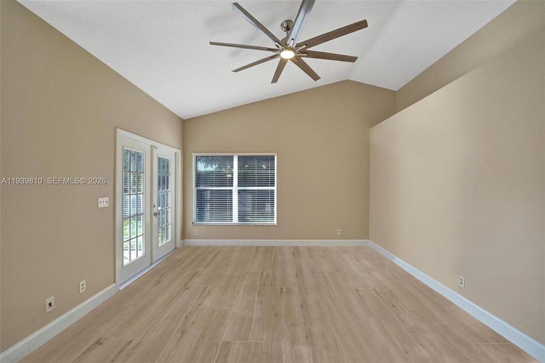 На продажу: $640,000 (2 спален, 2 ванн, 1236 Квадратных фут)