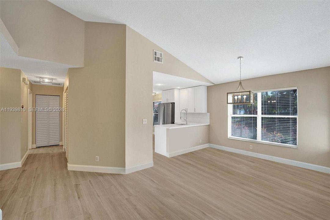 На продажу: $640,000 (2 спален, 2 ванн, 1236 Квадратных фут)