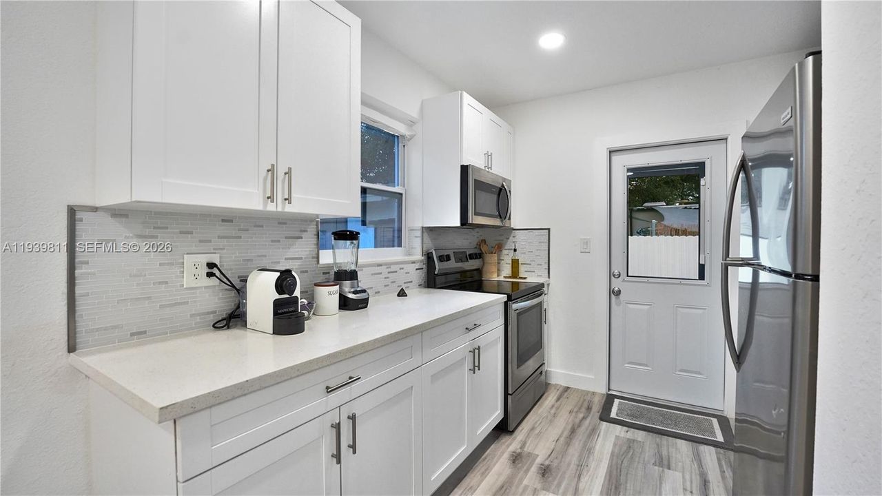 出租: $3,000 (3 贝兹, 1 浴室, 742 平方英尺)