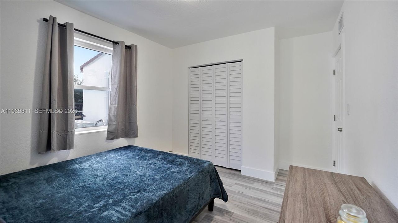 出租: $3,000 (3 贝兹, 1 浴室, 742 平方英尺)