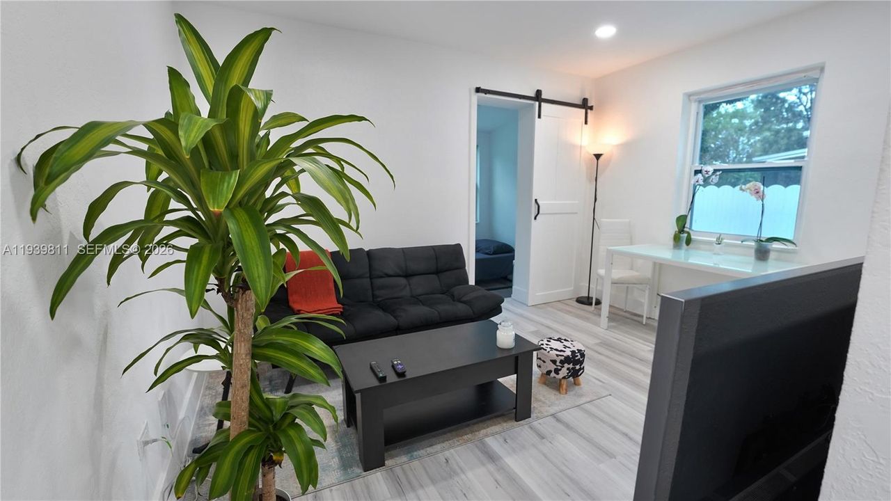 出租: $3,000 (3 贝兹, 1 浴室, 742 平方英尺)