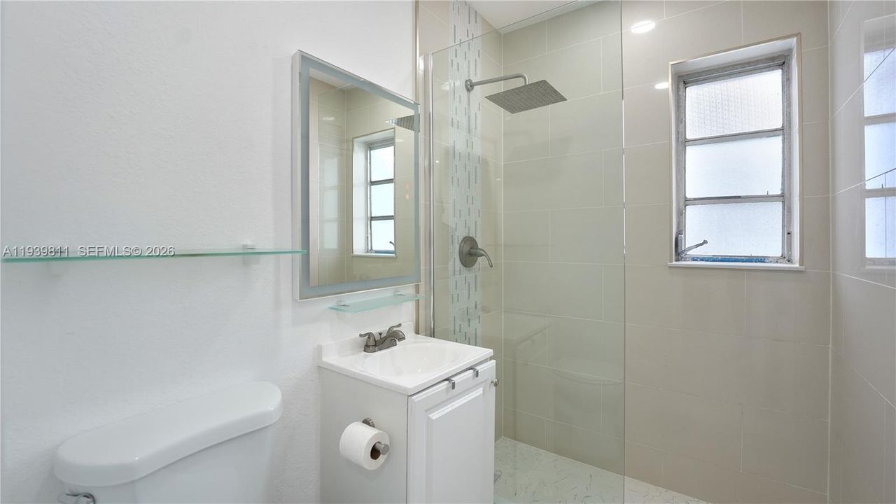 出租: $3,000 (3 贝兹, 1 浴室, 742 平方英尺)