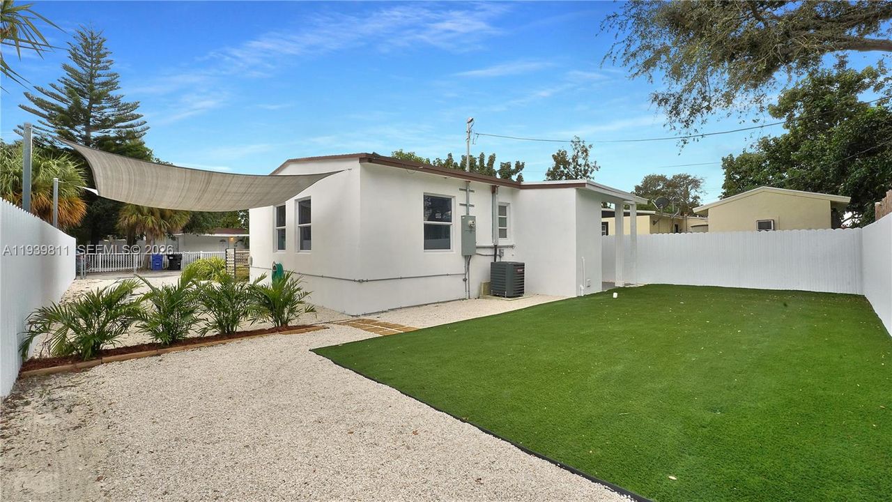 出租: $3,000 (3 贝兹, 1 浴室, 742 平方英尺)