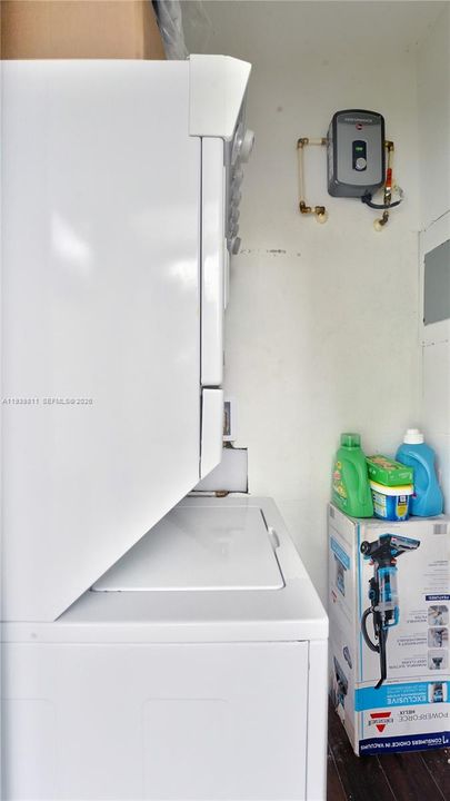 出租: $3,000 (3 贝兹, 1 浴室, 742 平方英尺)