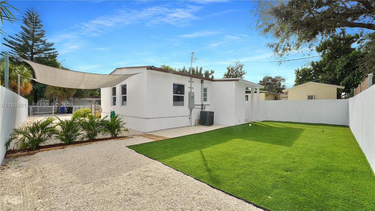 出租: $3,000 (3 贝兹, 1 浴室, 742 平方英尺)