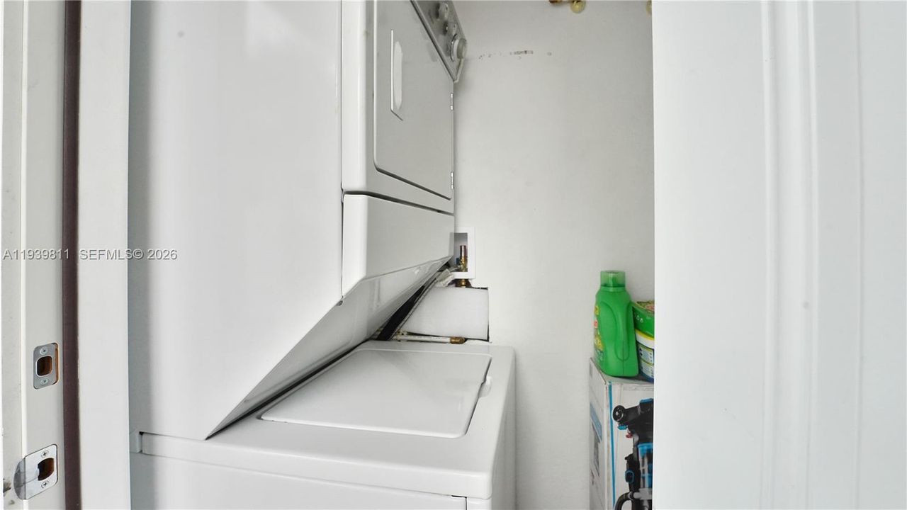 出租: $3,000 (3 贝兹, 1 浴室, 742 平方英尺)