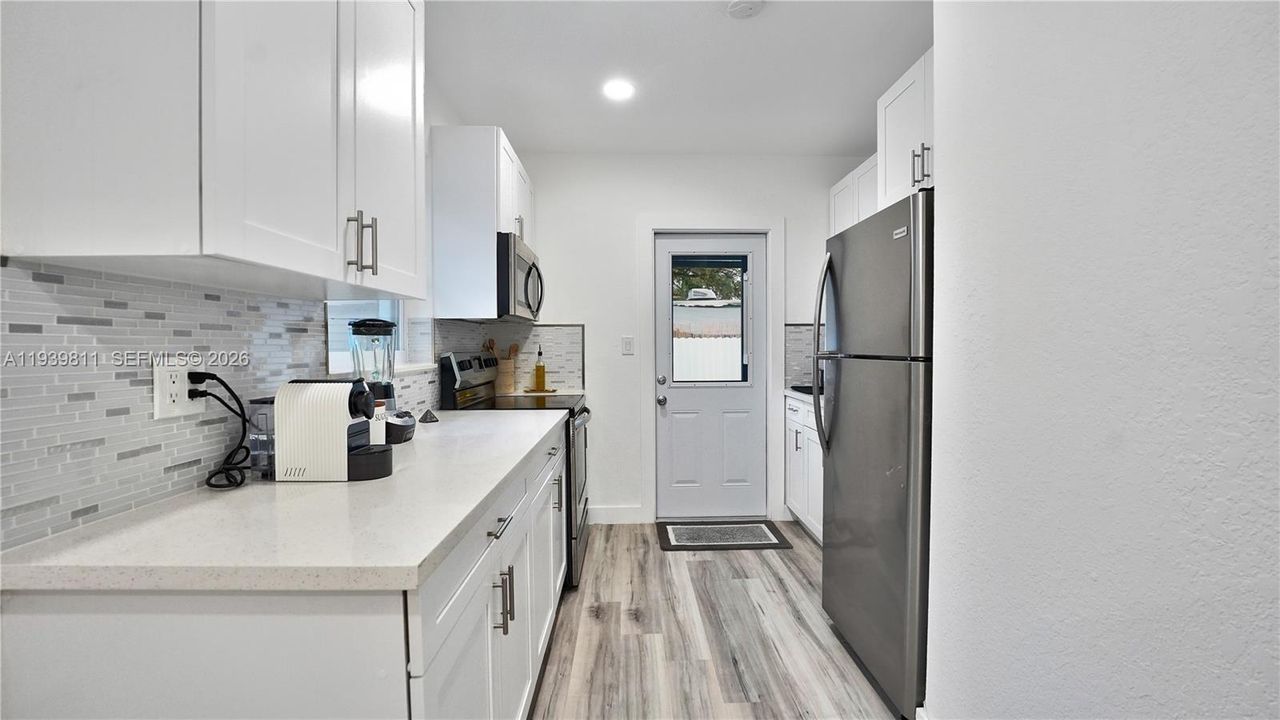 出租: $3,000 (3 贝兹, 1 浴室, 742 平方英尺)