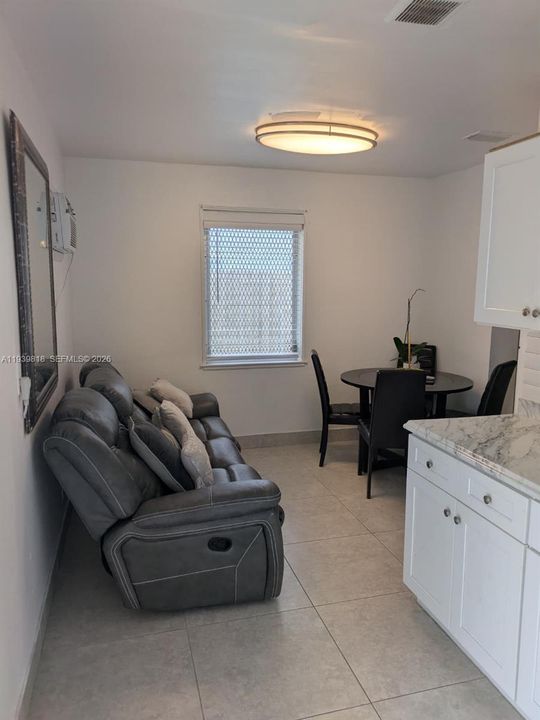 For Sale: $449,000 (3 beds, 2 baths, 924 Square Feet)