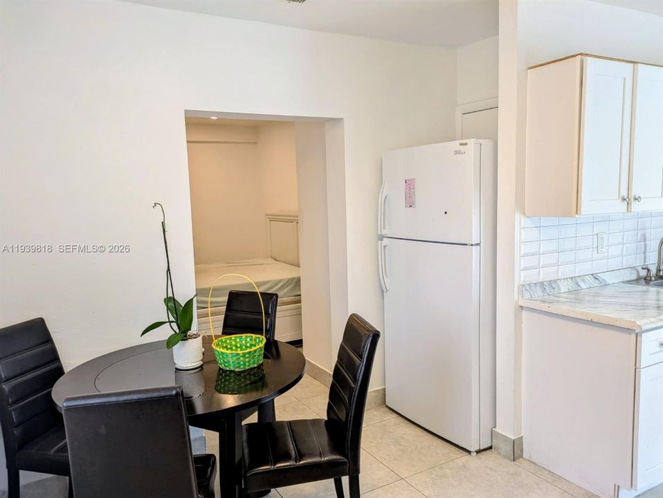 For Sale: $449,000 (3 beds, 2 baths, 924 Square Feet)
