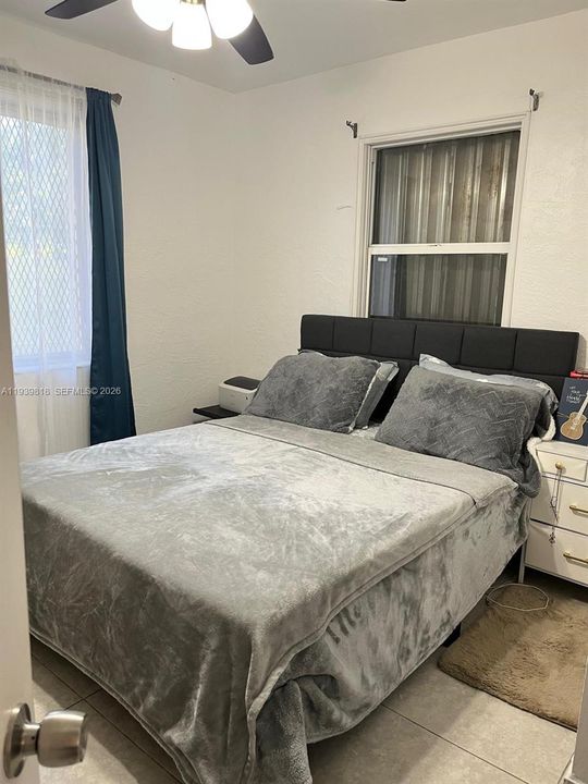 For Sale: $449,000 (3 beds, 2 baths, 924 Square Feet)