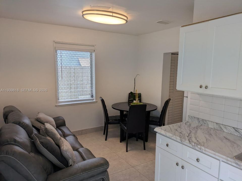 For Sale: $449,000 (3 beds, 2 baths, 924 Square Feet)