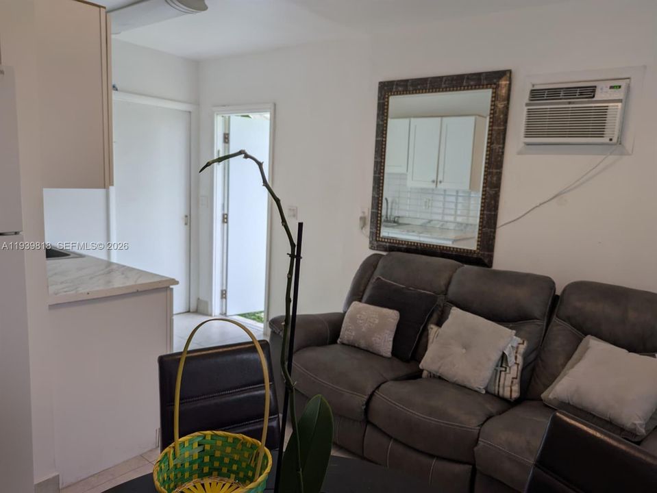 For Sale: $449,000 (3 beds, 2 baths, 924 Square Feet)