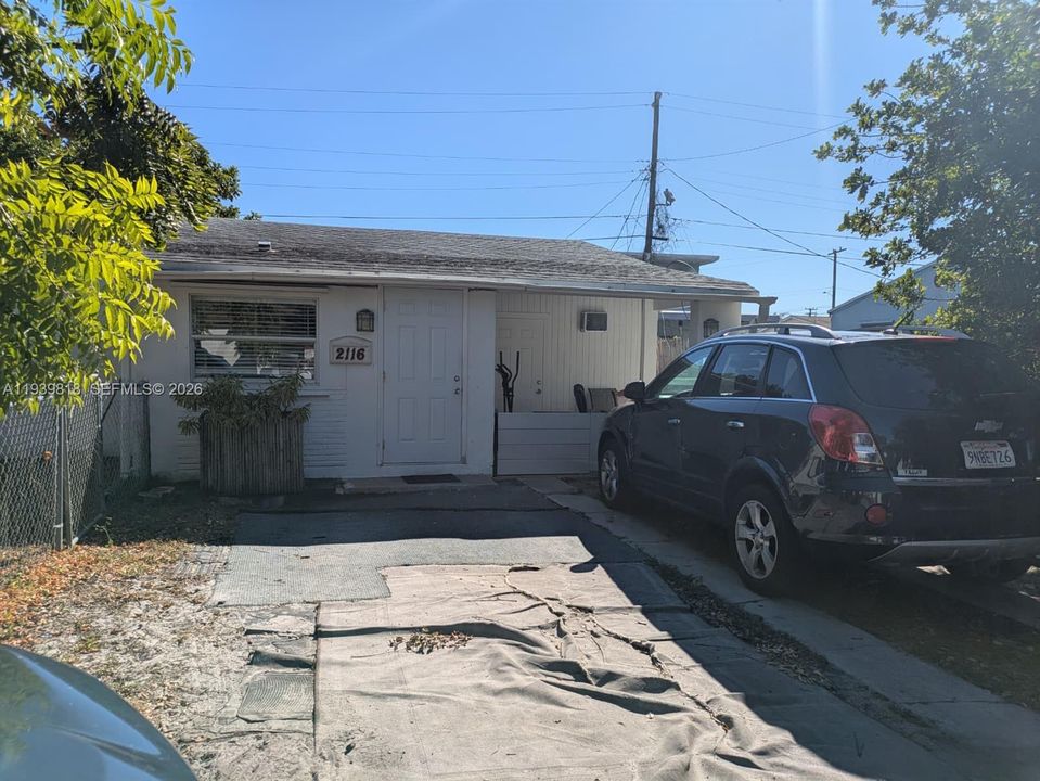 For Sale: $449,000 (3 beds, 2 baths, 924 Square Feet)