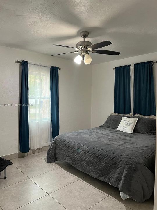 For Sale: $449,000 (3 beds, 2 baths, 924 Square Feet)