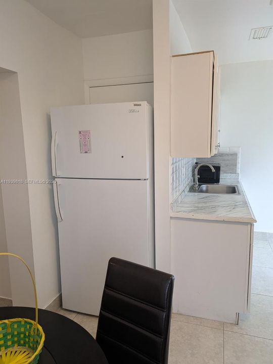 For Sale: $449,000 (3 beds, 2 baths, 924 Square Feet)