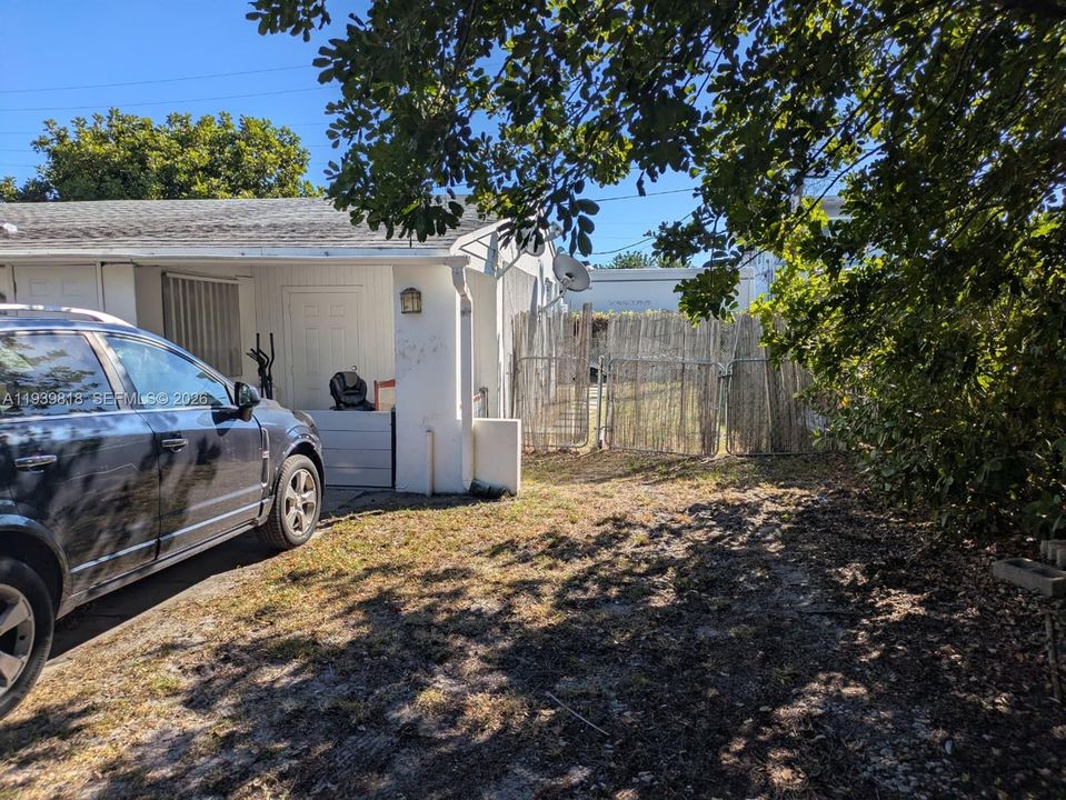 For Sale: $449,000 (3 beds, 2 baths, 924 Square Feet)