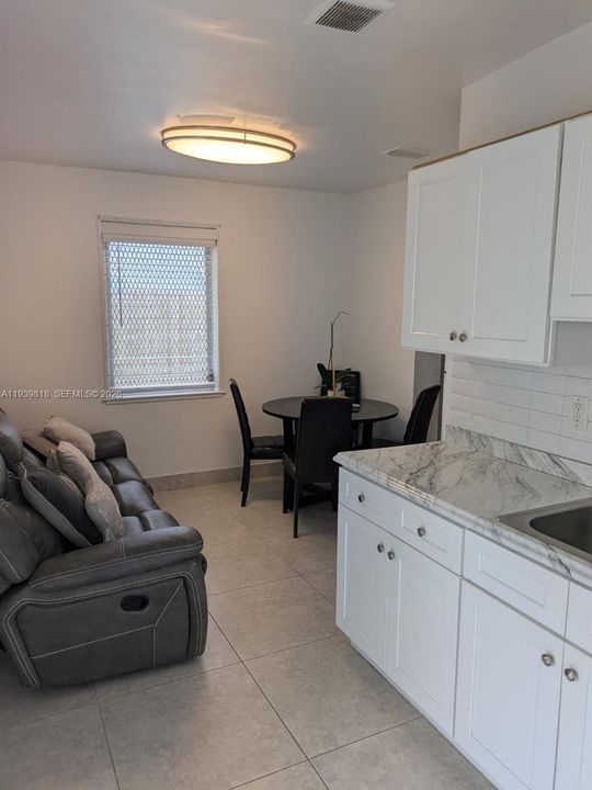 For Sale: $449,000 (3 beds, 2 baths, 924 Square Feet)