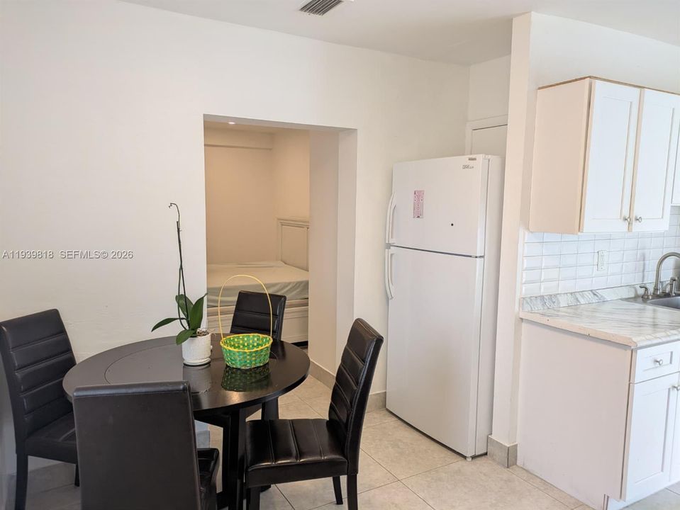 For Sale: $449,000 (3 beds, 2 baths, 924 Square Feet)