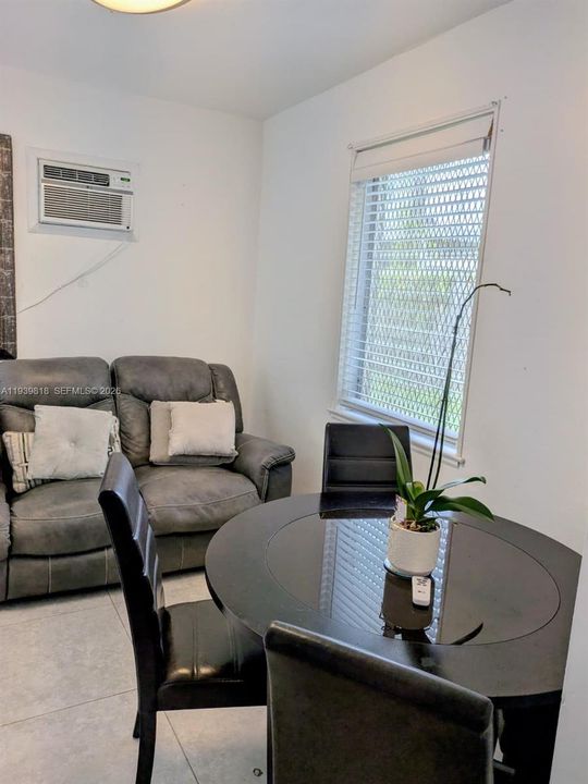 For Sale: $449,000 (3 beds, 2 baths, 924 Square Feet)