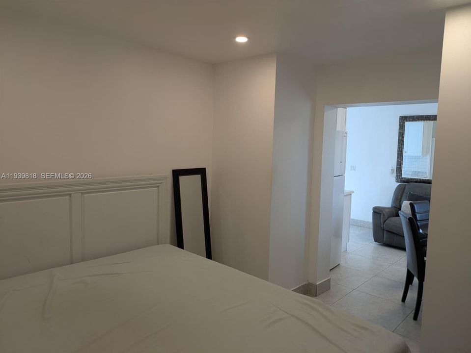 For Sale: $449,000 (3 beds, 2 baths, 924 Square Feet)