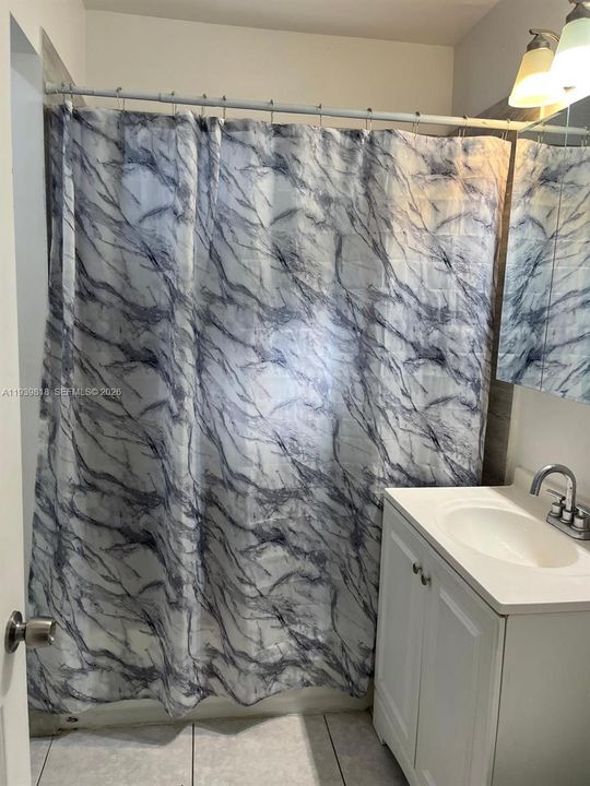 For Sale: $449,000 (3 beds, 2 baths, 924 Square Feet)