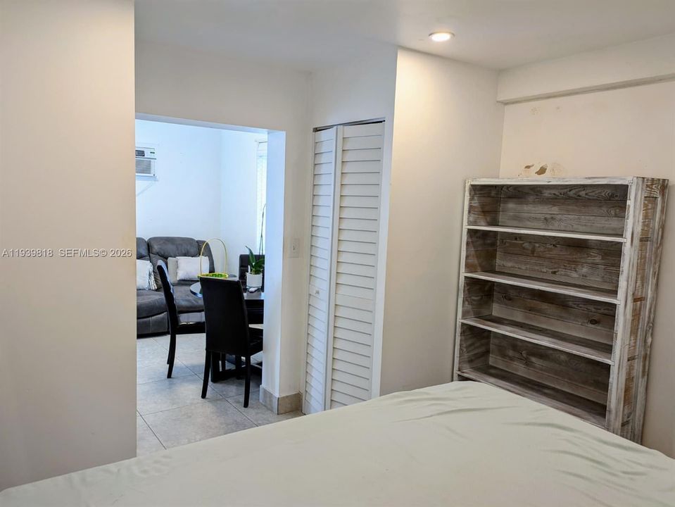 For Sale: $449,000 (3 beds, 2 baths, 924 Square Feet)