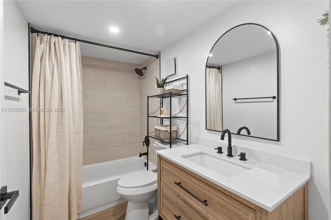 待售: $275,000 (2 贝兹, 2 浴室, 983 平方英尺)