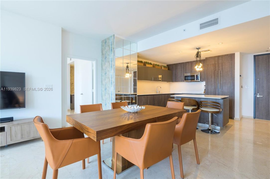 For Sale: $1,250,000 (2 beds, 1 baths, 1206 Square Feet)