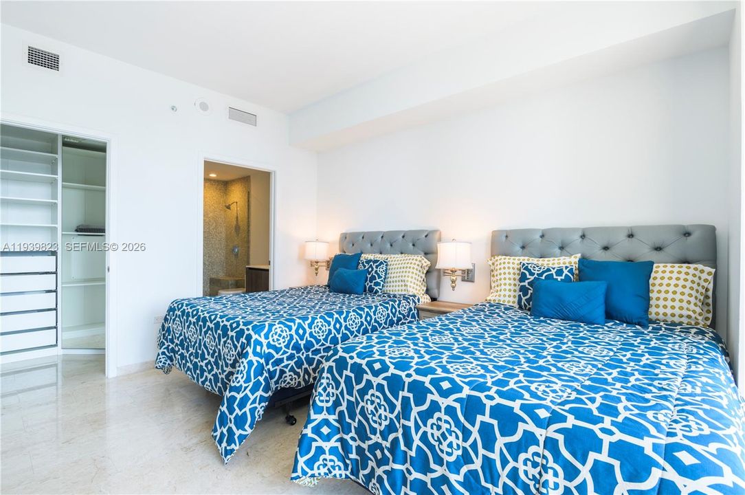 For Sale: $1,250,000 (2 beds, 1 baths, 1206 Square Feet)