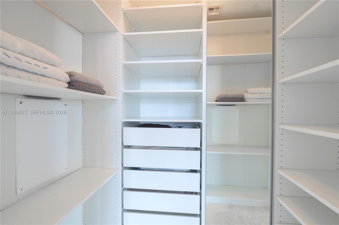 For Sale: $1,250,000 (2 beds, 1 baths, 1206 Square Feet)