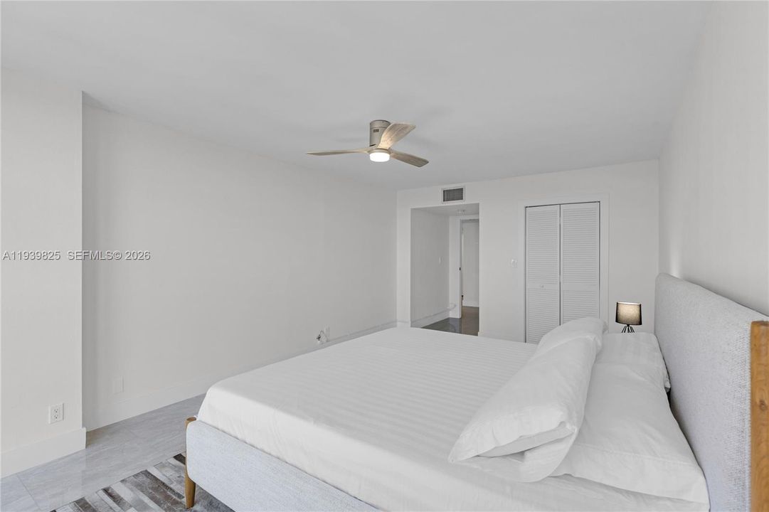 For Rent: $3,000 (1 beds, 1 baths, 980 Square Feet)