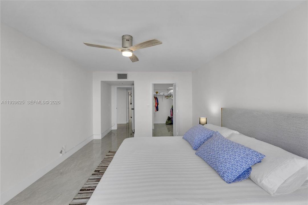 For Rent: $3,000 (1 beds, 1 baths, 980 Square Feet)