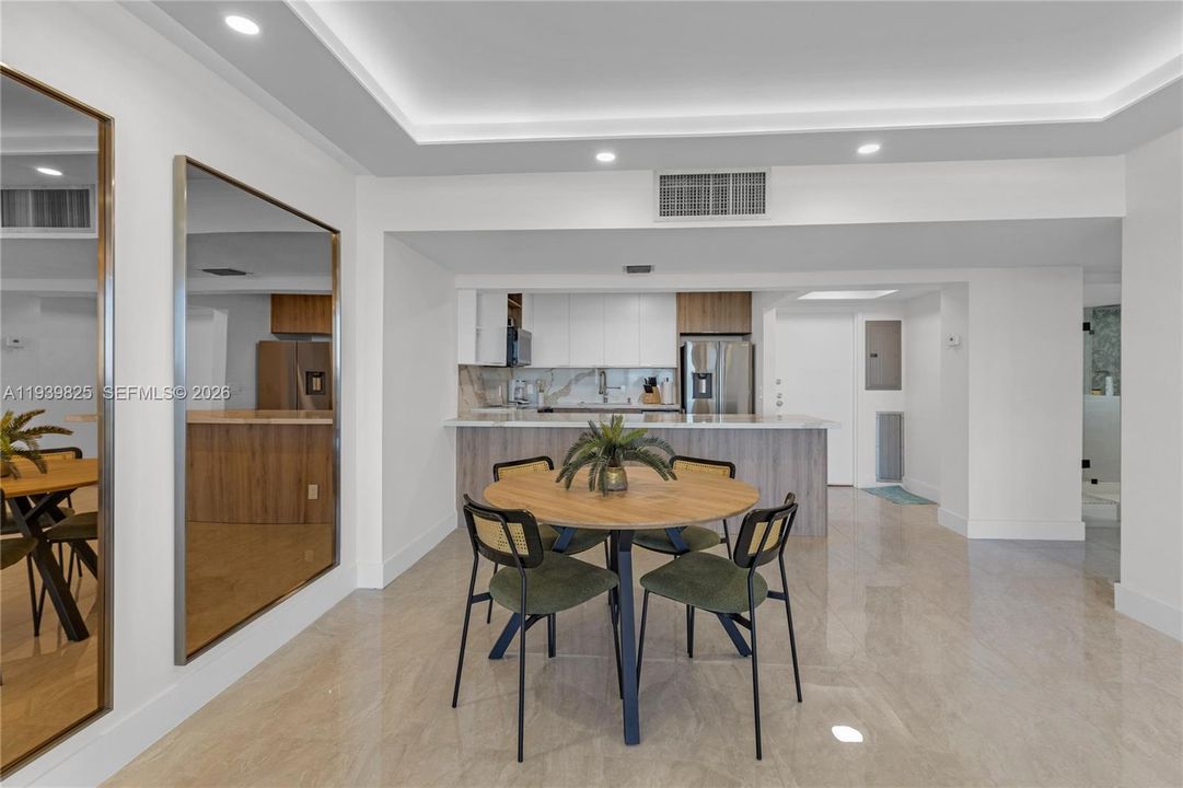 For Rent: $3,000 (1 beds, 1 baths, 980 Square Feet)