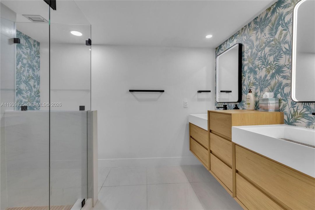 For Rent: $3,000 (1 beds, 1 baths, 980 Square Feet)