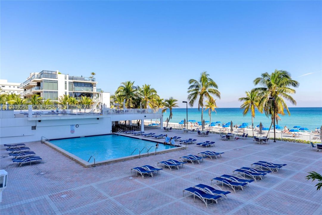 For Rent: $3,000 (1 beds, 1 baths, 980 Square Feet)