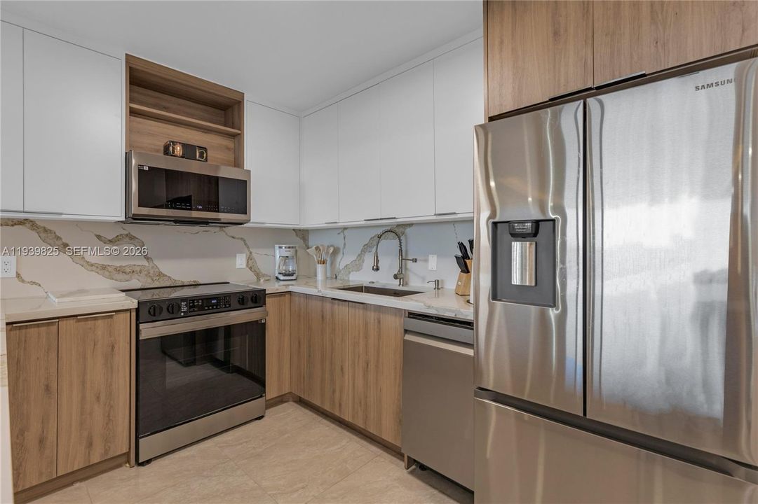 For Rent: $3,000 (1 beds, 1 baths, 980 Square Feet)