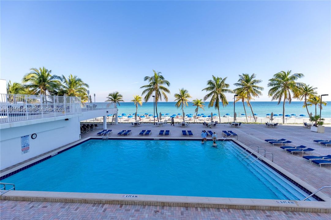 For Rent: $3,000 (1 beds, 1 baths, 980 Square Feet)