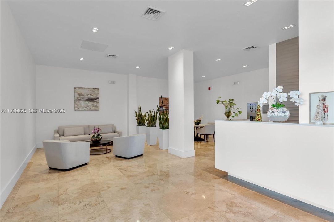 For Rent: $3,000 (1 beds, 1 baths, 980 Square Feet)