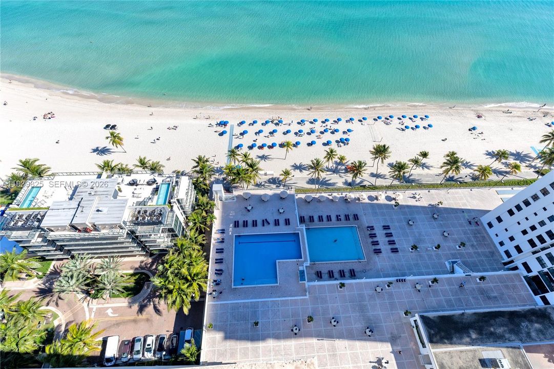 For Rent: $3,000 (1 beds, 1 baths, 980 Square Feet)