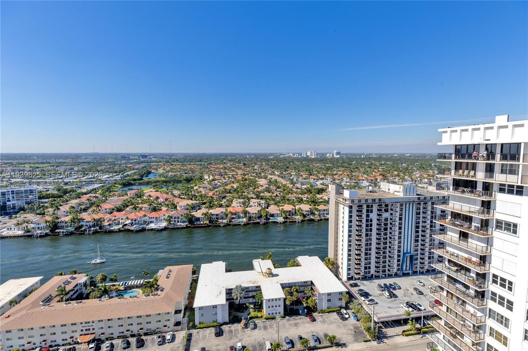 For Rent: $3,000 (1 beds, 1 baths, 980 Square Feet)