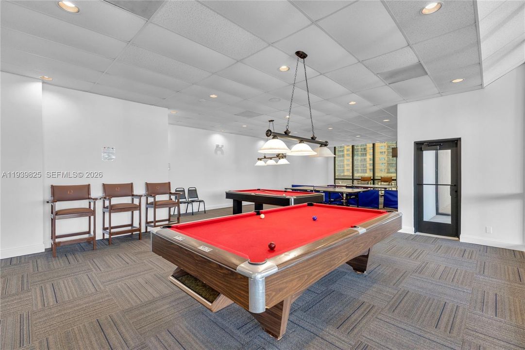 For Rent: $3,000 (1 beds, 1 baths, 980 Square Feet)