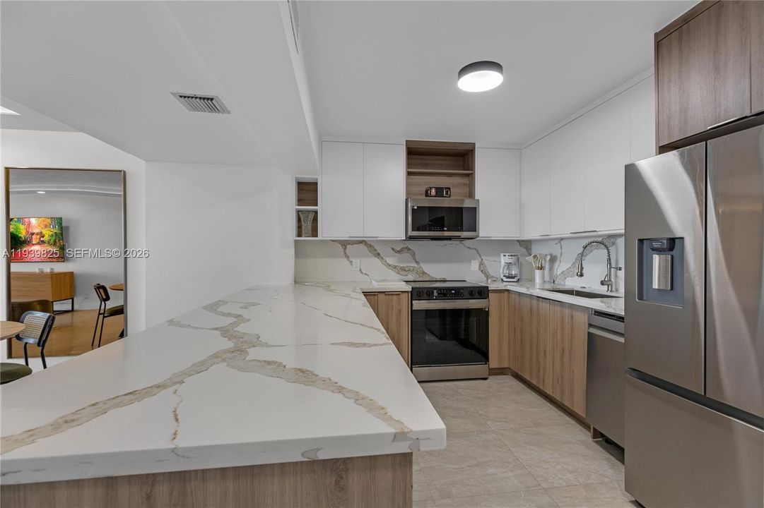 For Rent: $3,000 (1 beds, 1 baths, 980 Square Feet)