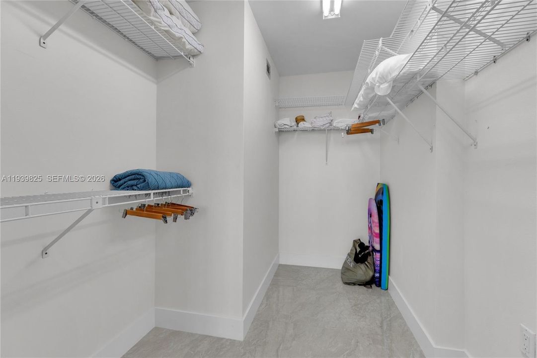 For Rent: $3,000 (1 beds, 1 baths, 980 Square Feet)