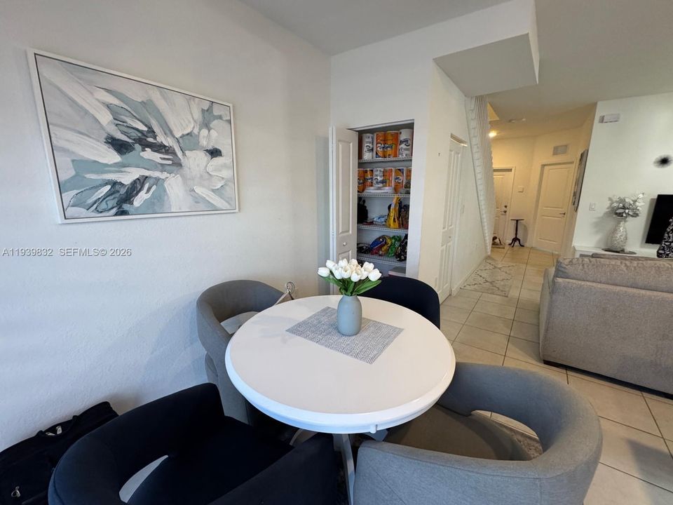 For Sale: $475,000 (3 beds, 3 baths, 1256 Square Feet)