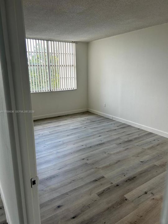 出租: $1,400 (1 贝兹, 1 浴室, 826 平方英尺)