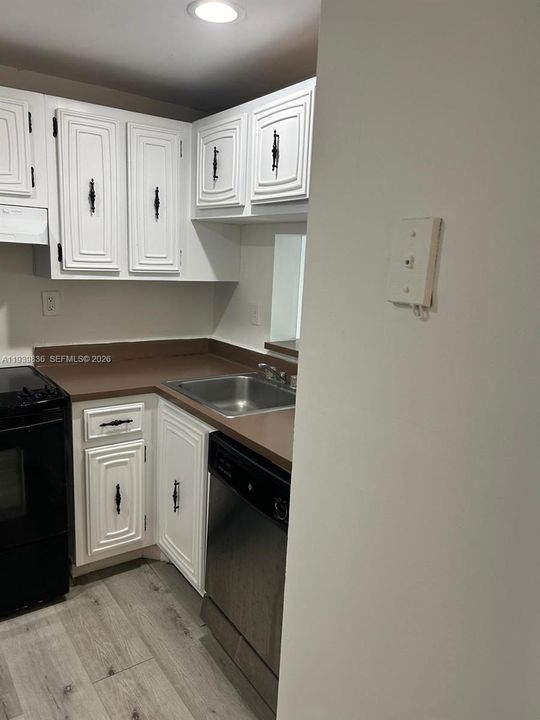 出租: $1,400 (1 贝兹, 1 浴室, 826 平方英尺)