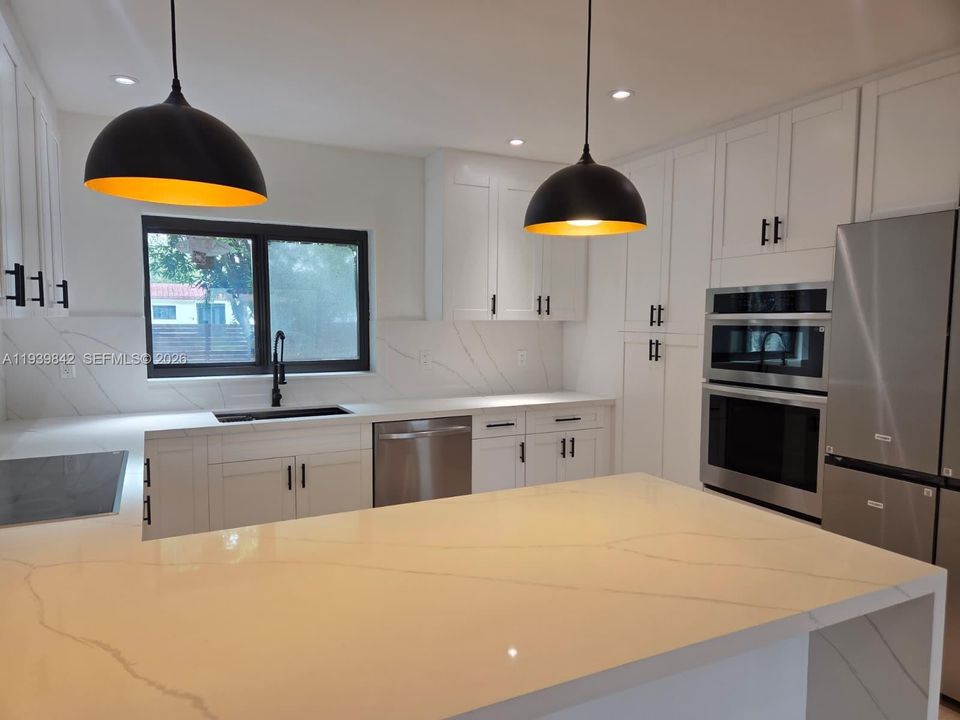 Activo con contrato: $1,250,000 (3 camas, 2 baños, 1581 Pies cuadrados)