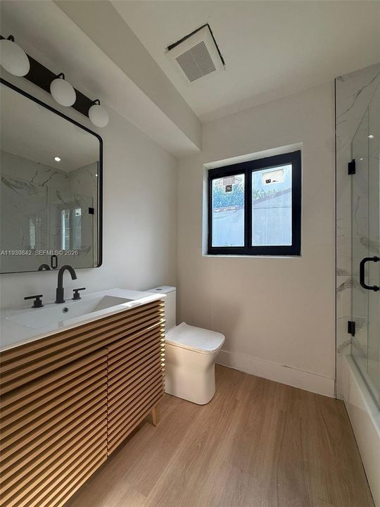 Activo con contrato: $1,250,000 (3 camas, 2 baños, 1581 Pies cuadrados)