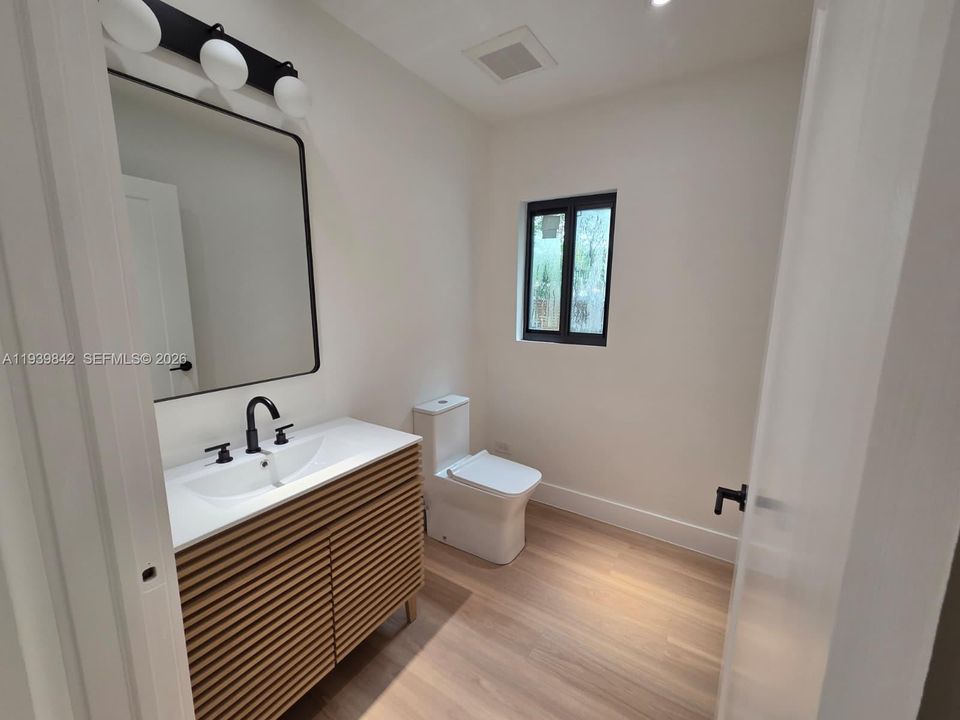 Activo con contrato: $1,250,000 (3 camas, 2 baños, 1581 Pies cuadrados)